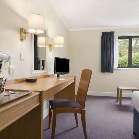 Days Inn Stafford Exteriér fotografie