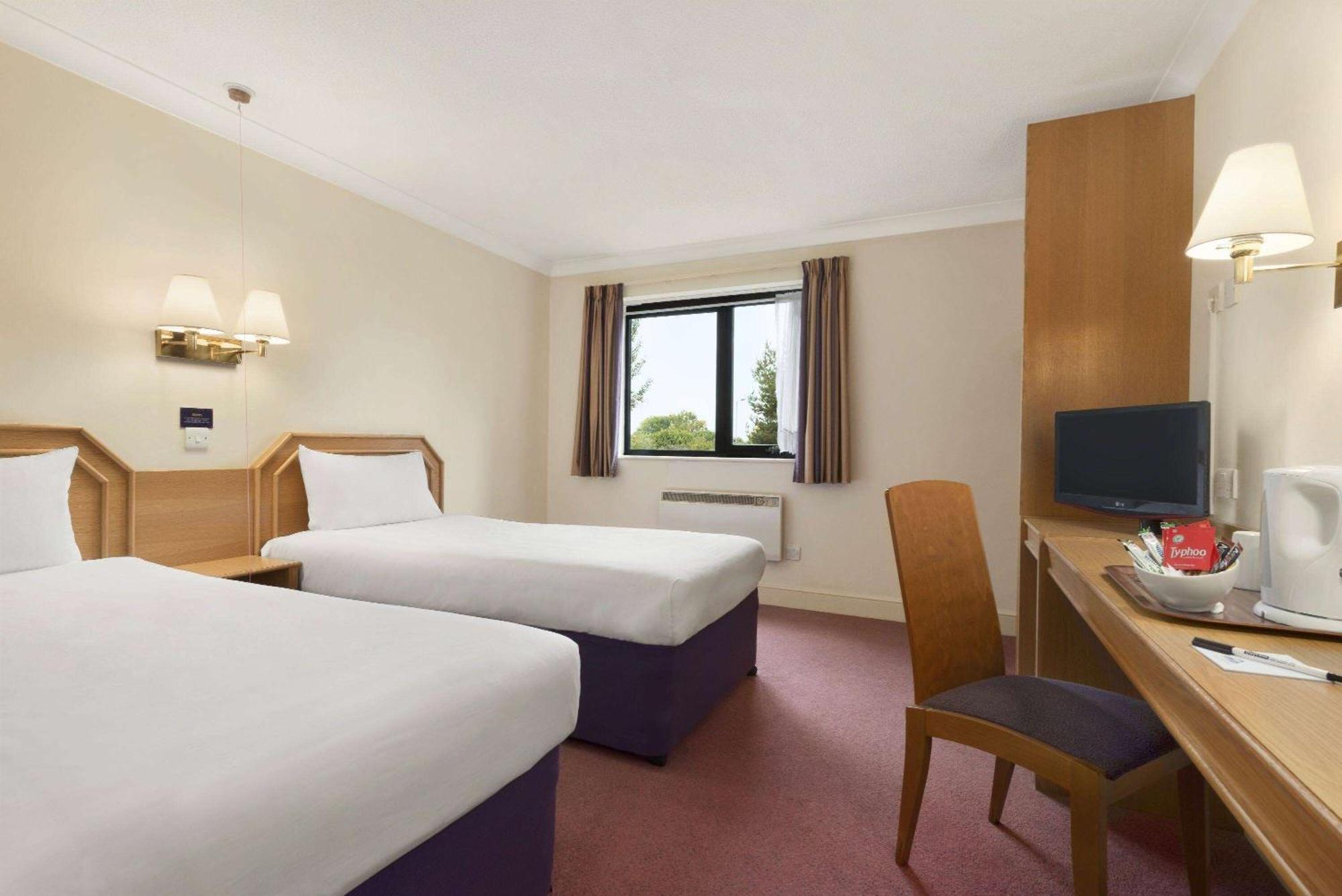 Days Inn Stafford Exteriér fotografie