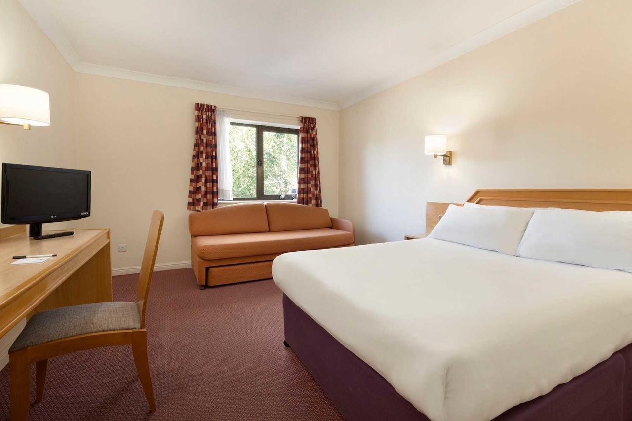 Days Inn Stafford Exteriér fotografie