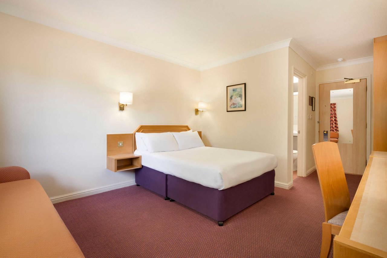Days Inn Stafford Exteriér fotografie