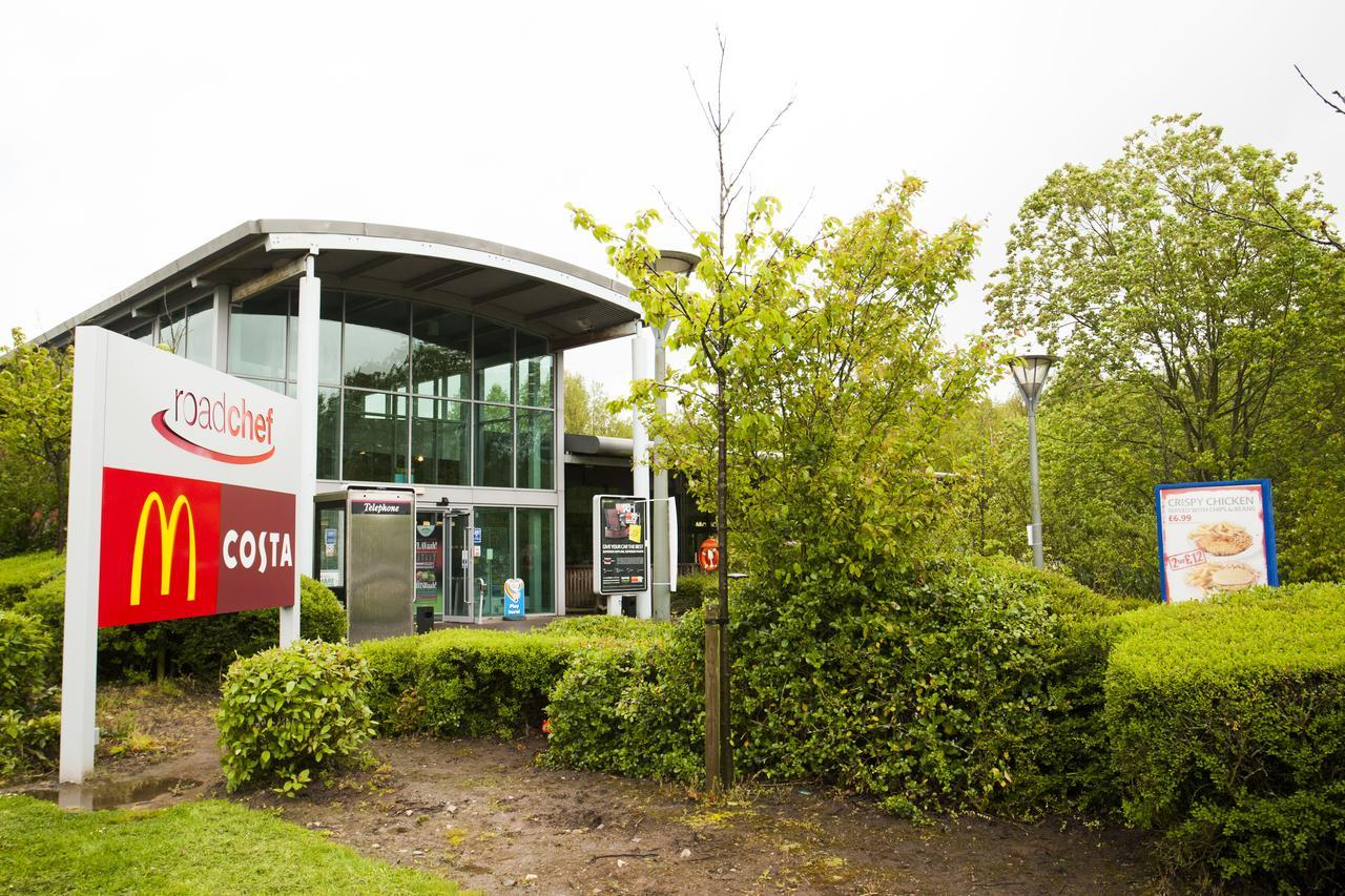 Days Inn Stafford Exteriér fotografie